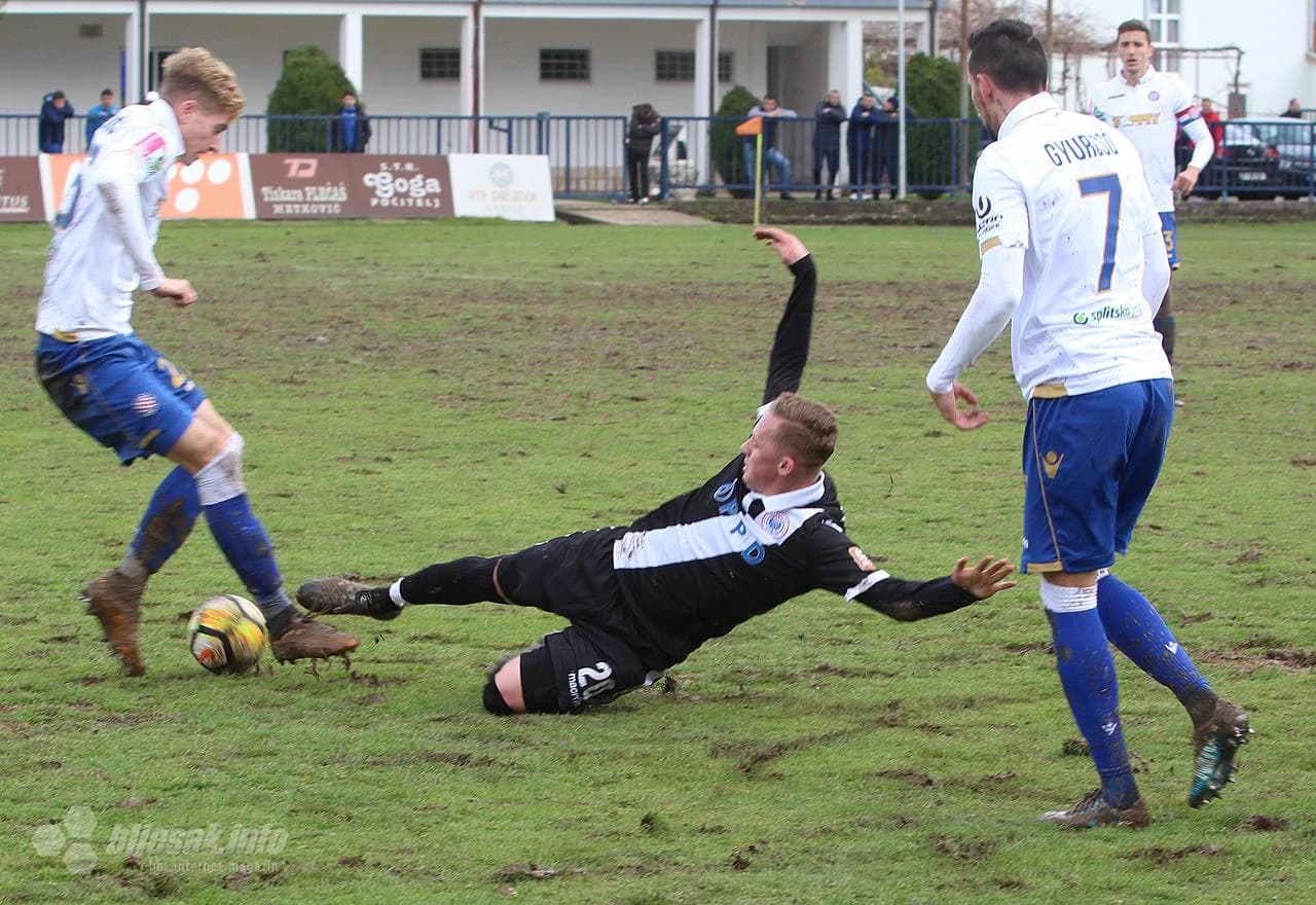 Susret Hajduka i Zrinjskog na memorijalu Andrije Ankovića u Gabeli