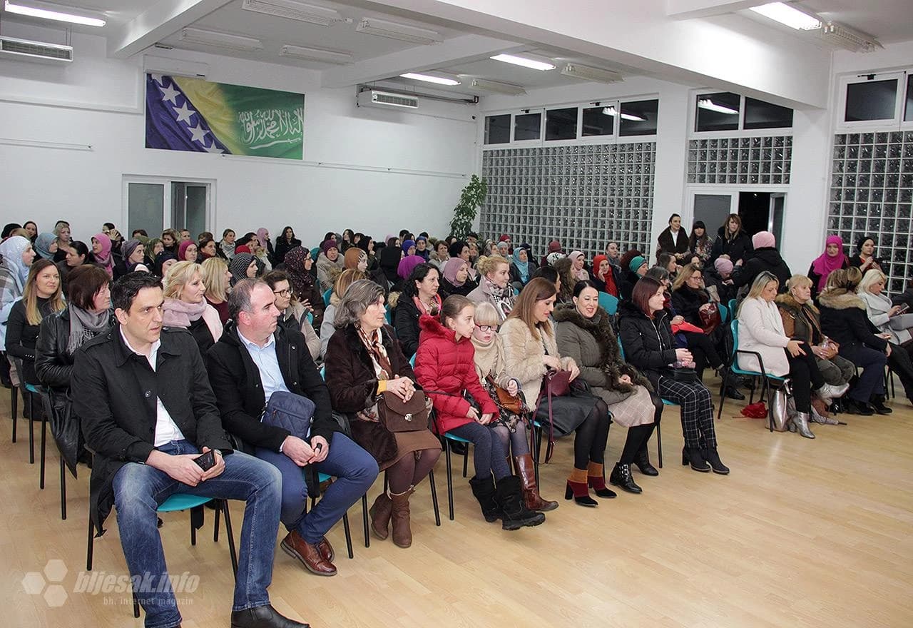 S promocije knjige 'Vruć krompir'