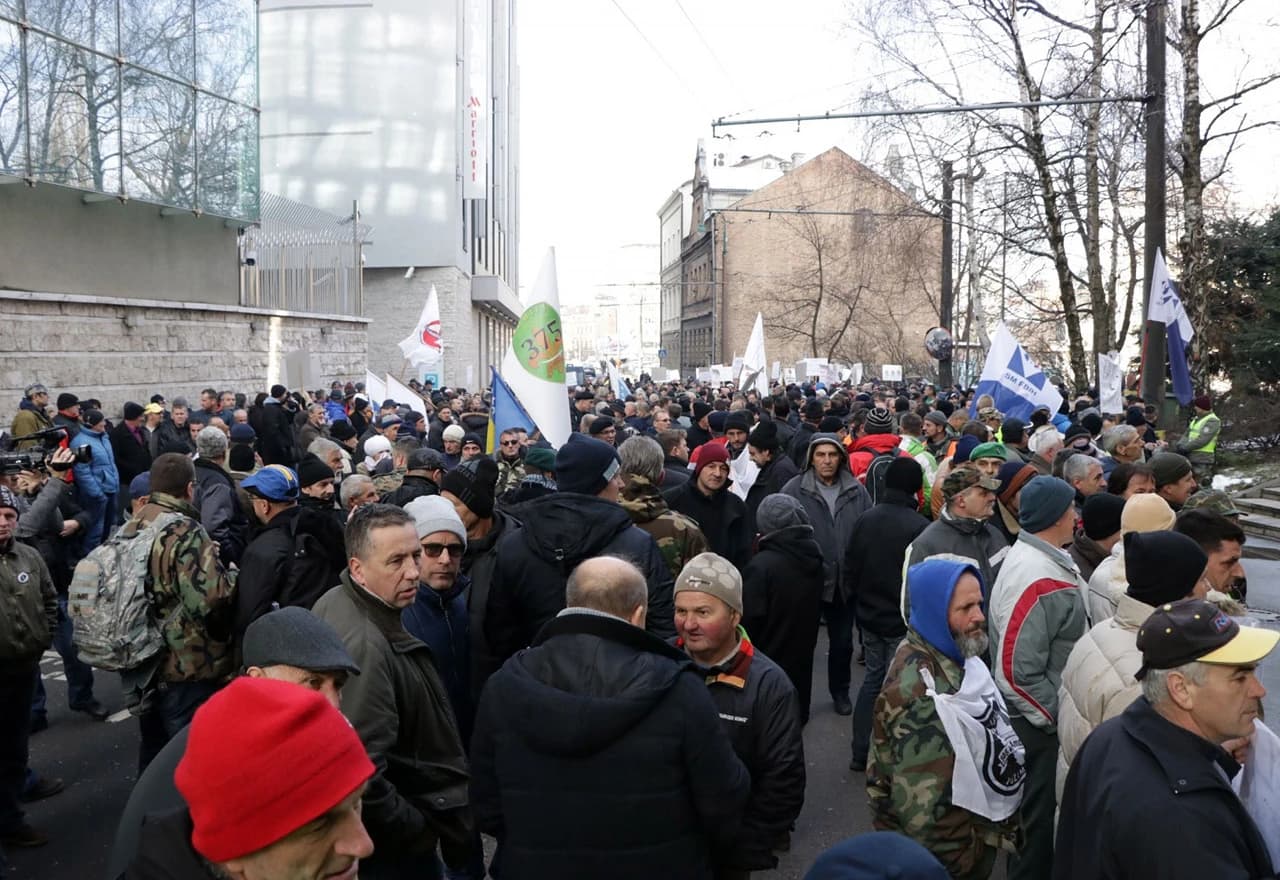 Prosvjednici ispred federalnog parlamenta