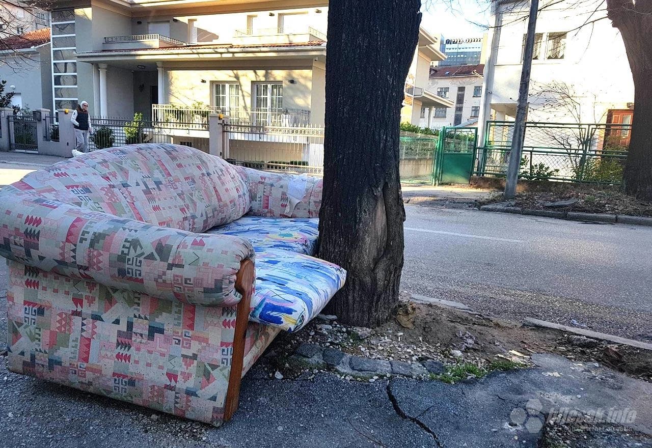 Još jedna kauč-priča u Mostaru