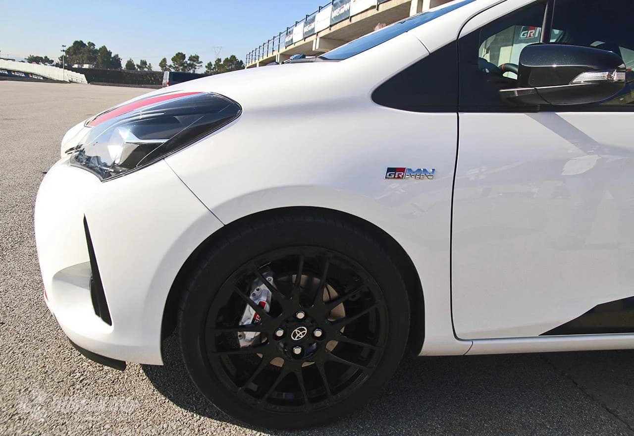 275mm ventilirajući diskovi pobrinut će se da se sigurno zaustavite