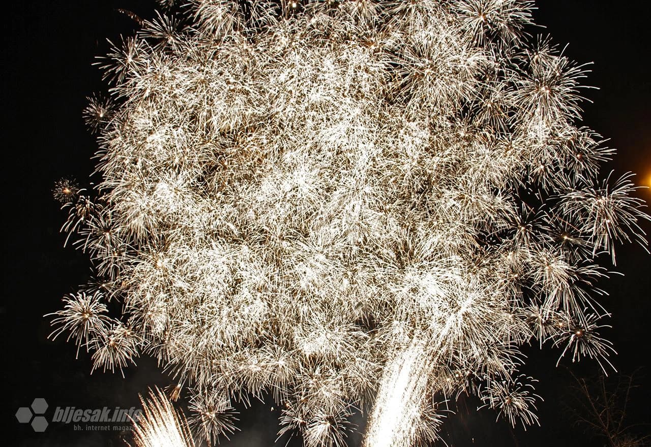 Pred mnogobrojnom publikom i visokim dužnosnicima, umjetnici Pekinške akademije predstavili su svoje istaknute umjetničke točke čime su simbolično označili početak kineske lunarne Nove godine - godine psa