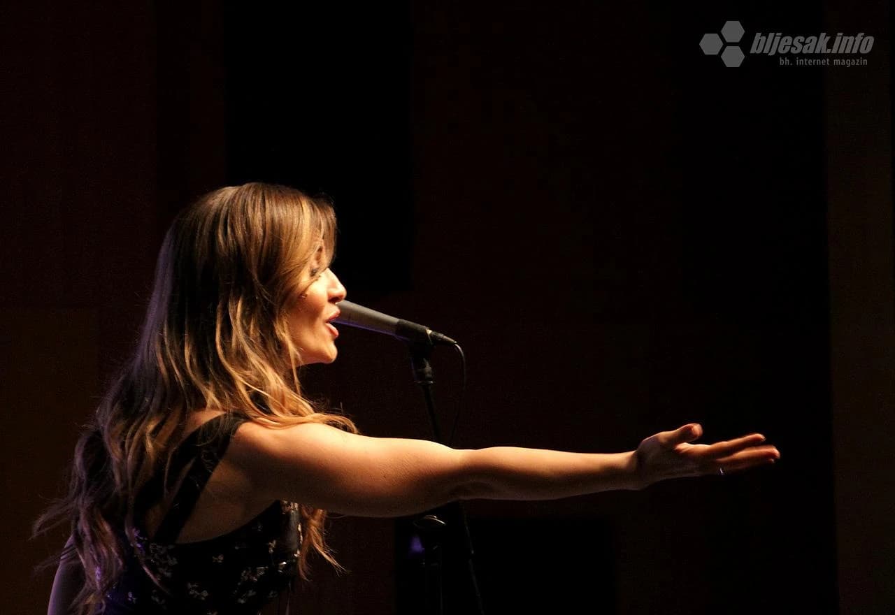 Umjetnica fantastičnog glasa Jelena Tomašević  je priredila večer za pamćenje mostarskoj publici.