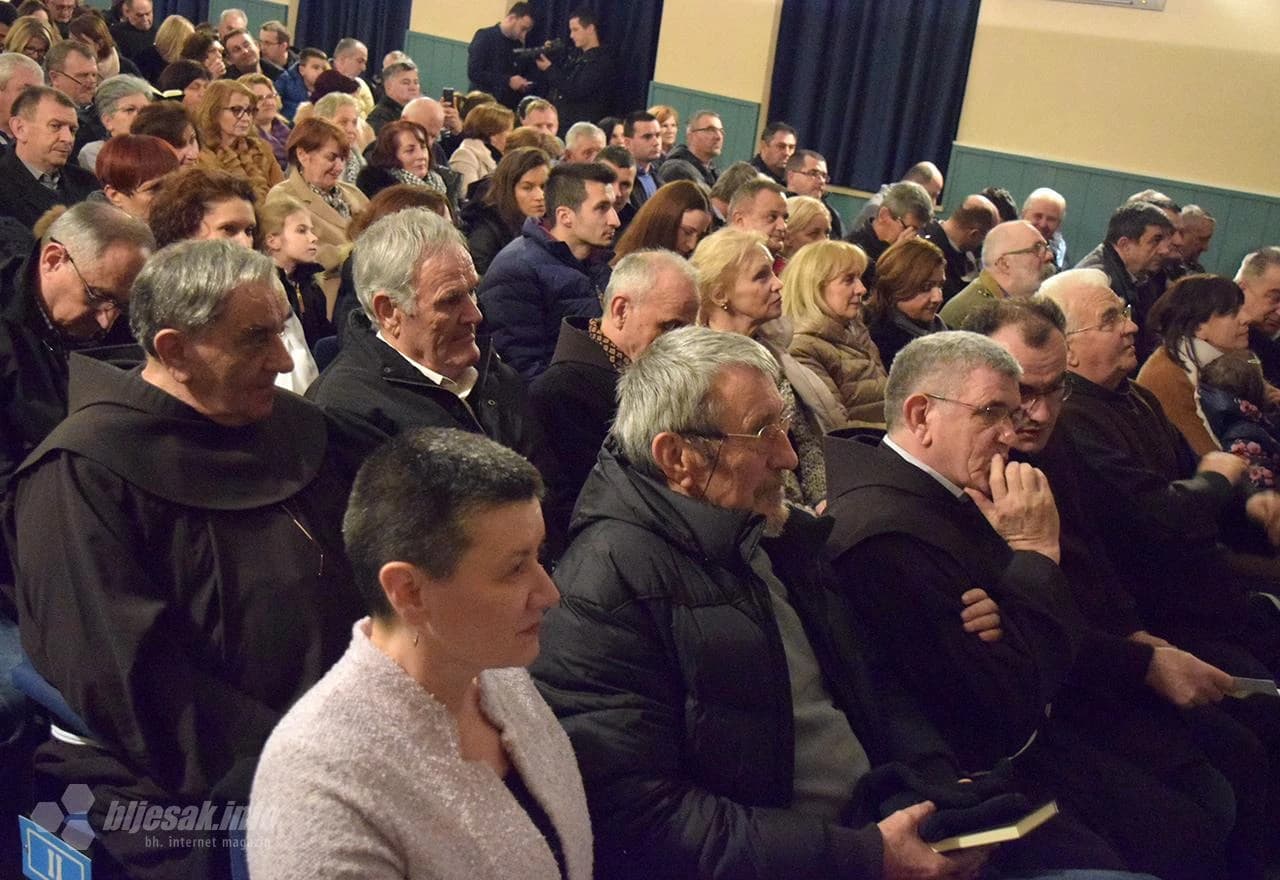 Promocija romana ''Plaču li jeleni'' u Širokom Brijegu