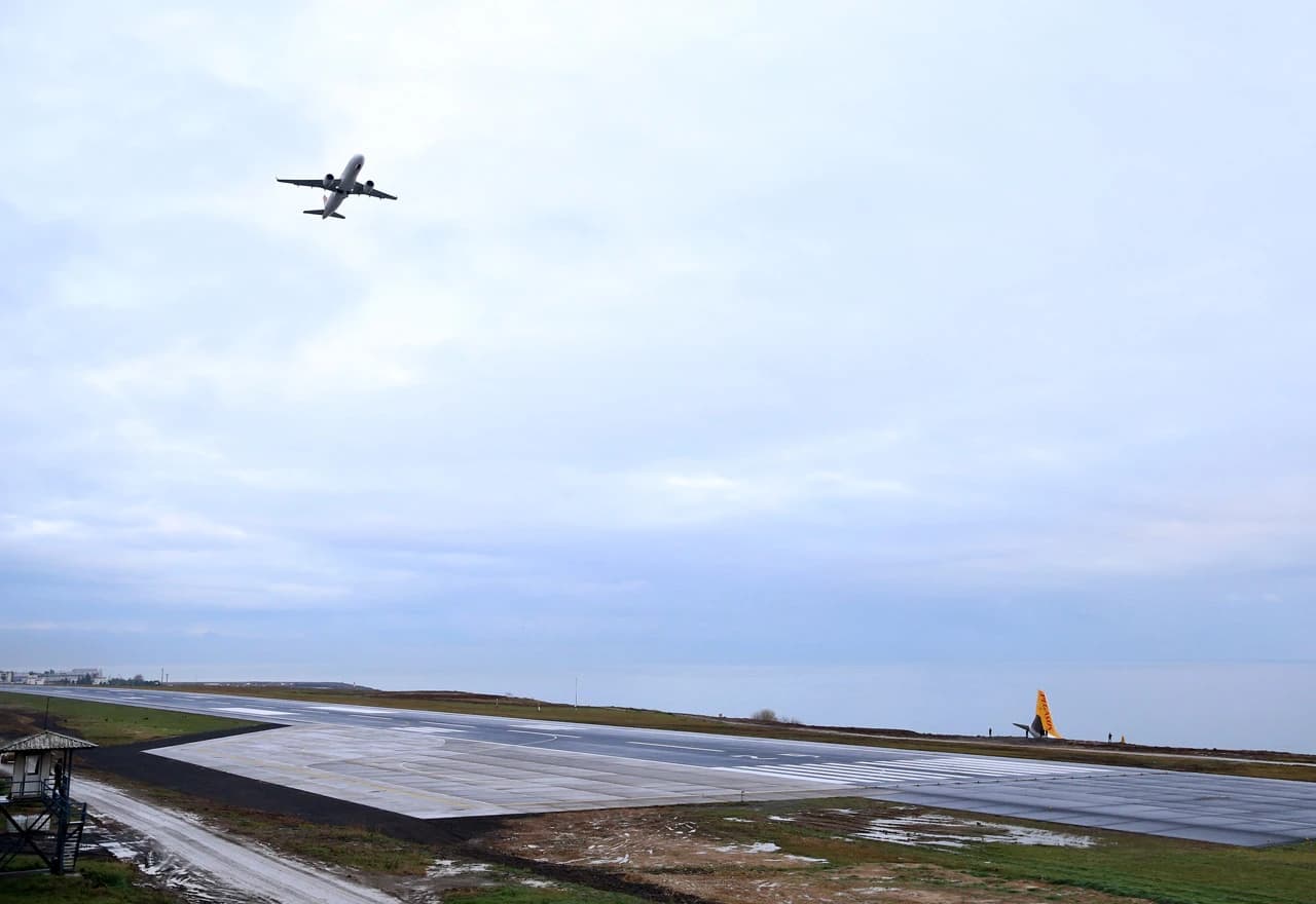 Zrakoplov se zaustavio nekoliko metara od Crnog mora