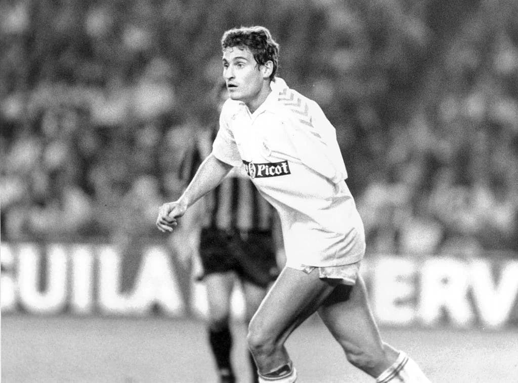 Paco Llorente u igri s povezanim ramenom