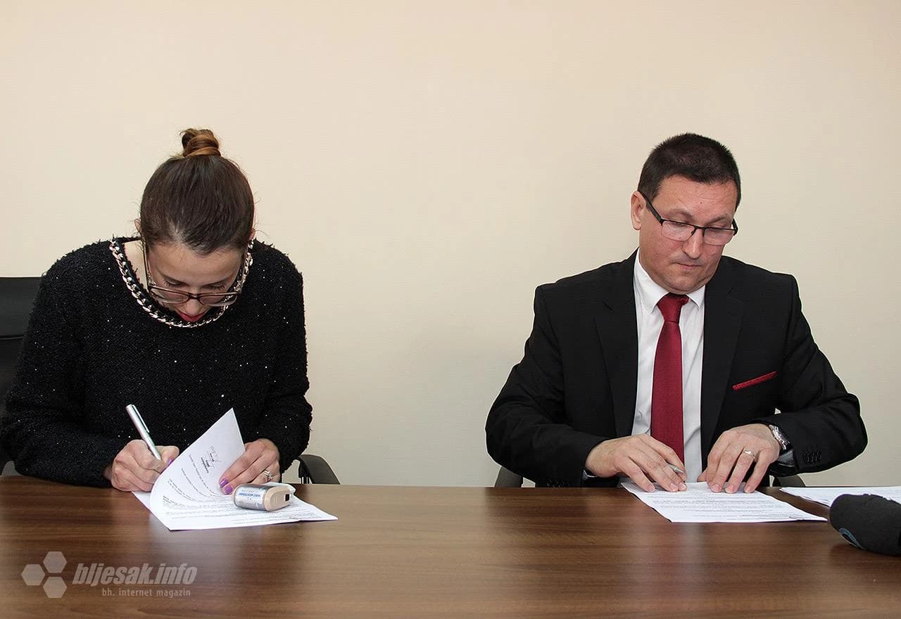 Potpisivanje ugovora između braniteljskih udruga i ministra branitelja u Vladi HNŽ Olivera Solde