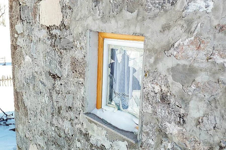 Na kućama su razbijeni prozori