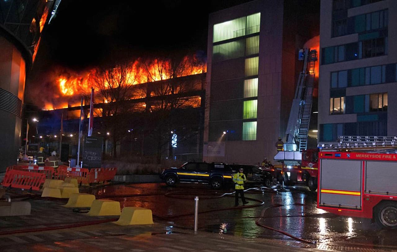 Solarpix - Garaža u plamenu