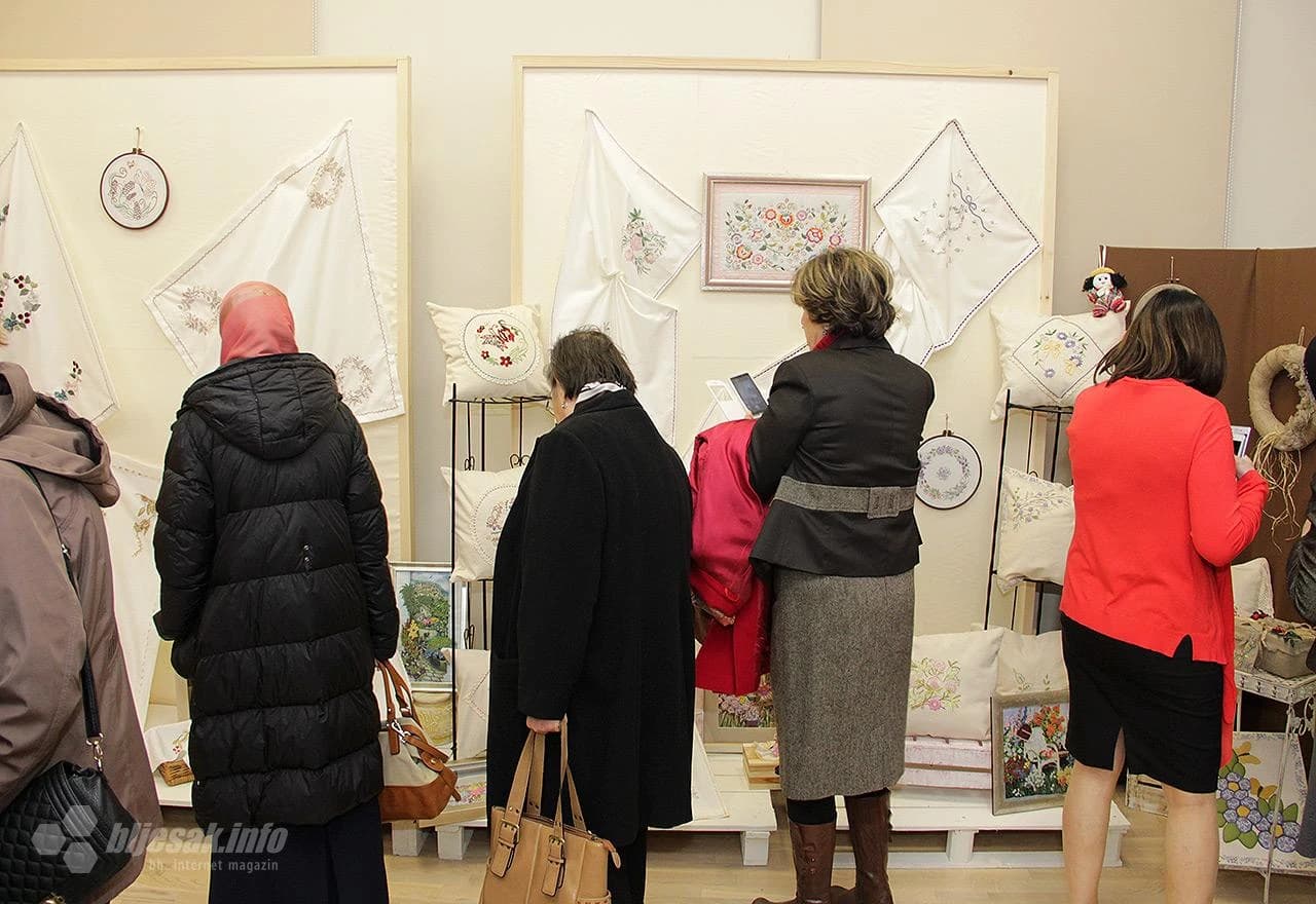 Detalj s otvaranja izložbe rukotvorina