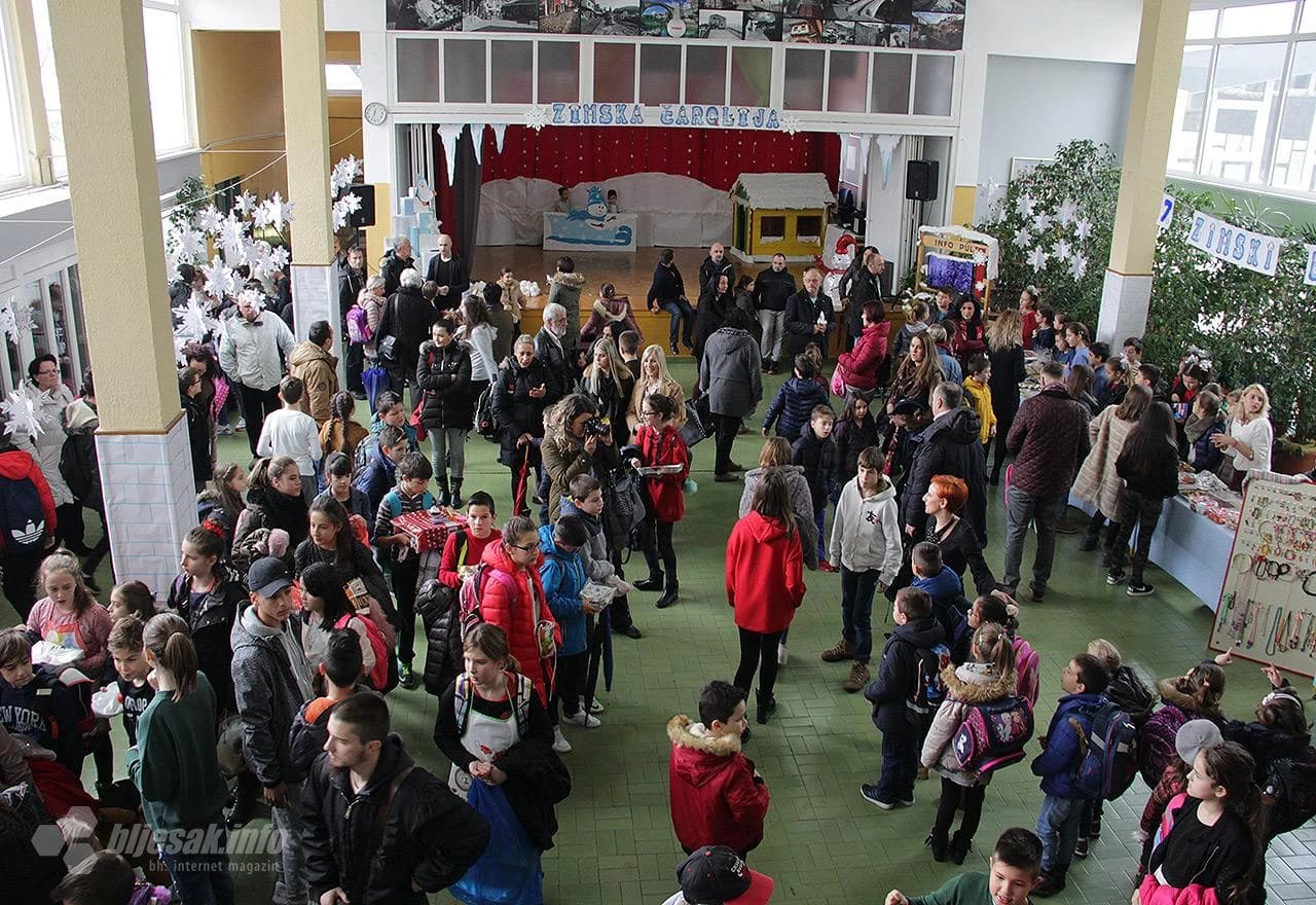 Detalj sa zimskog bazara u Četvrtoj osnovnoj školi