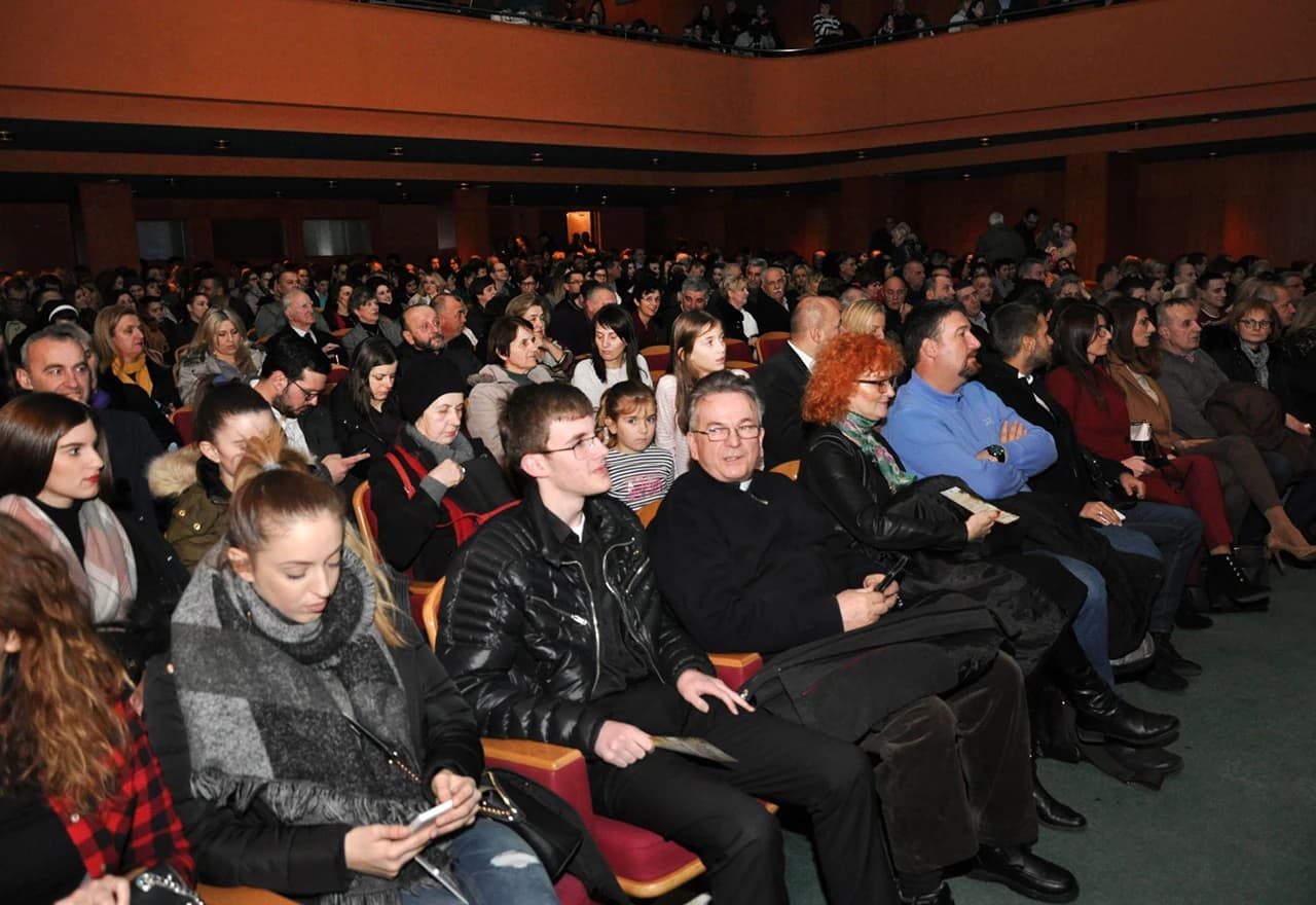 Tradicionalni božićni koncert Akademskog zbora Pro musica i Tamburaškog orkestra MostarS konc