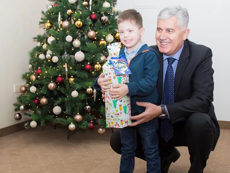 Tradicionalno blagdansko druženje s djecom s posebnim potrebama u Uredu u Mostaru.