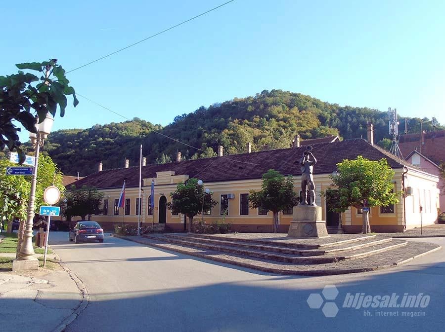 Trubač pred zgradom „Starog načelstva“