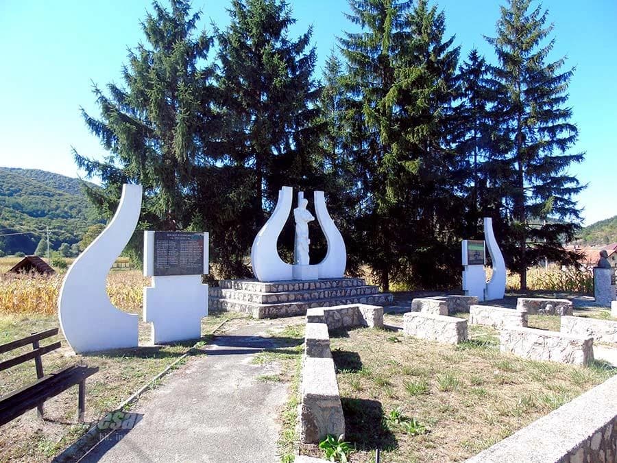 Spomen-obilježje u Puhovu