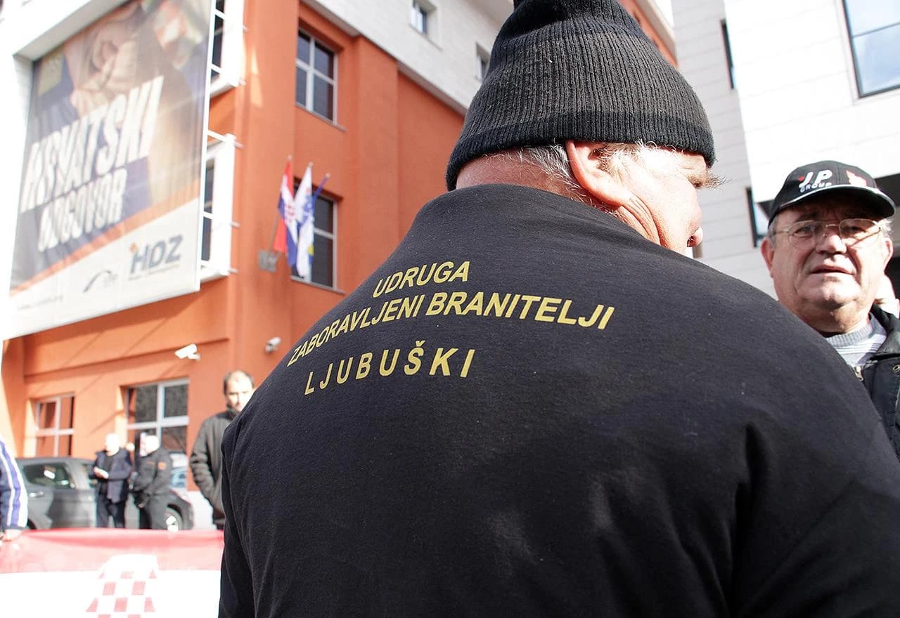  Mirni prosvjed Zaboravljenih branitelja ispred središnjice HDZ BiH u Mostaru