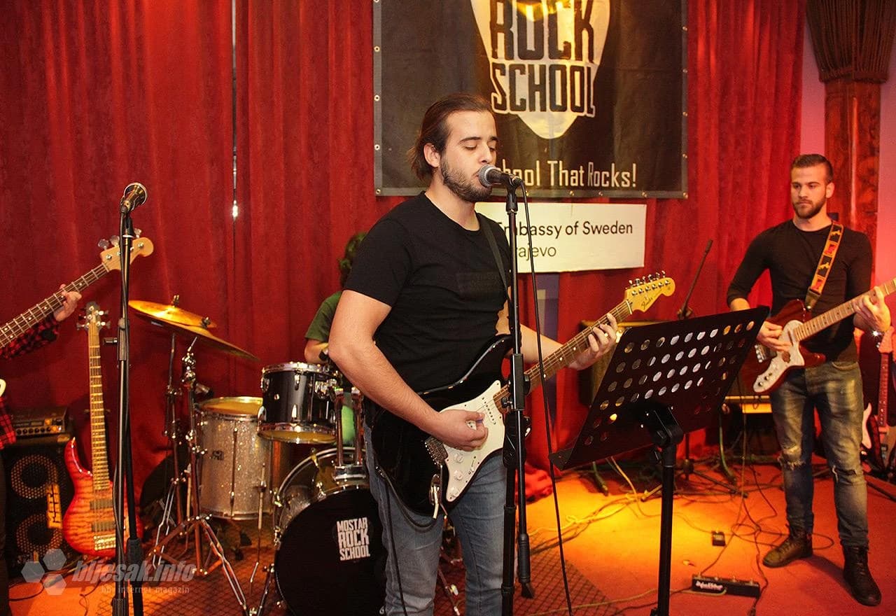 S koncerta Mostar rock škole - tema koncerta je bila glazba sedamdesetih