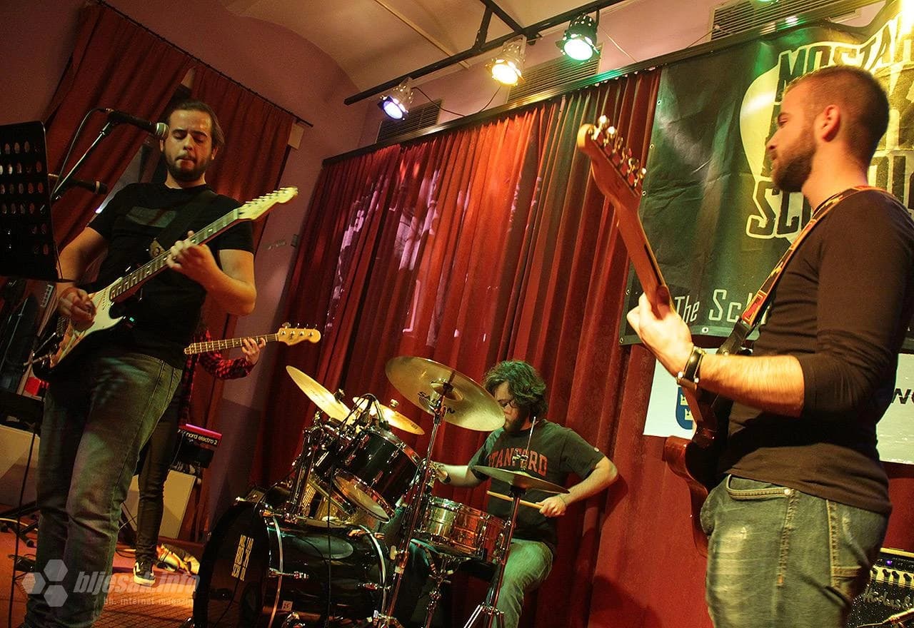 S koncerta Mostar rock škole - tema koncerta je bila glazba sedamdesetih
