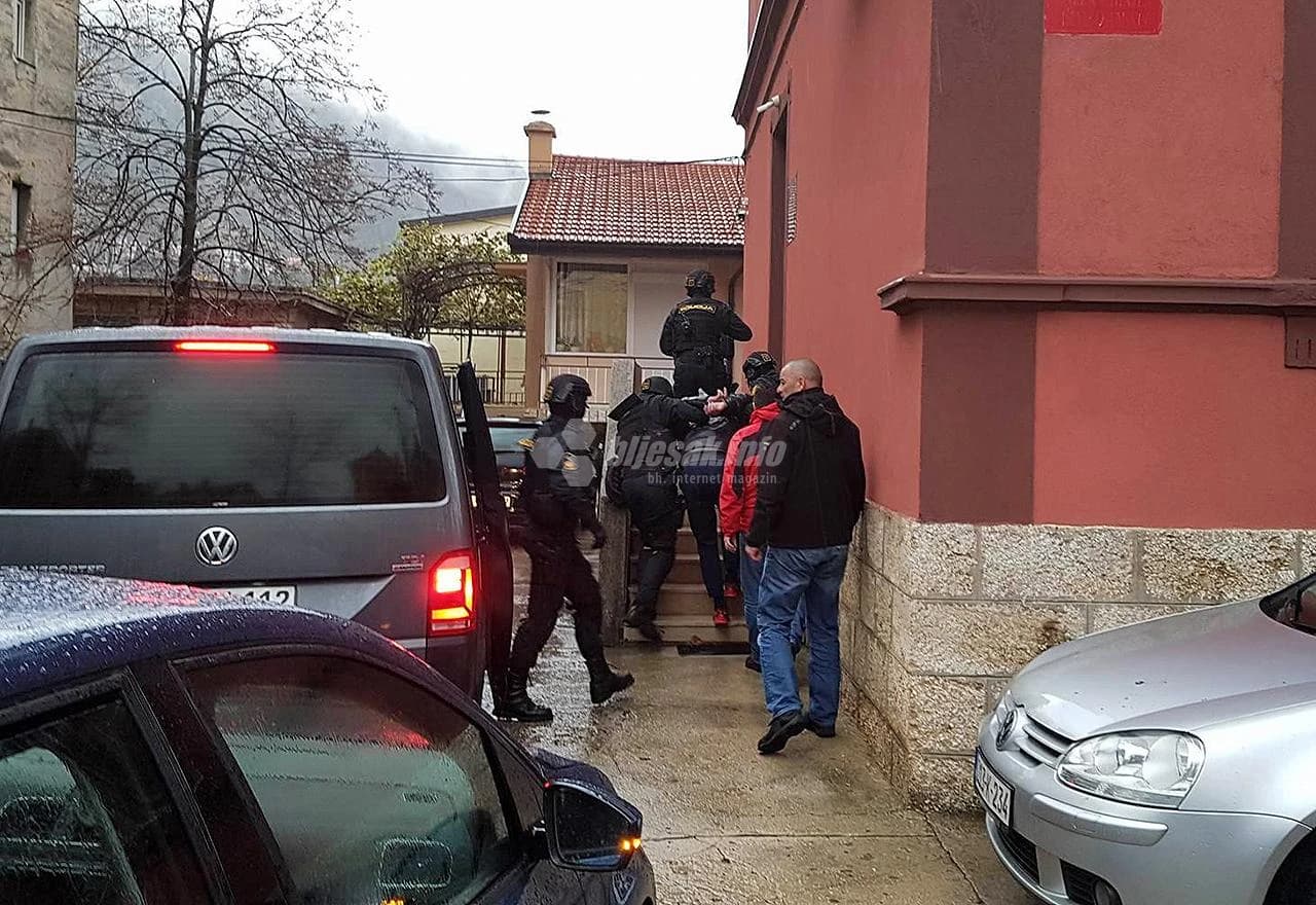 Privođenje osumnjičenih u Mostaru