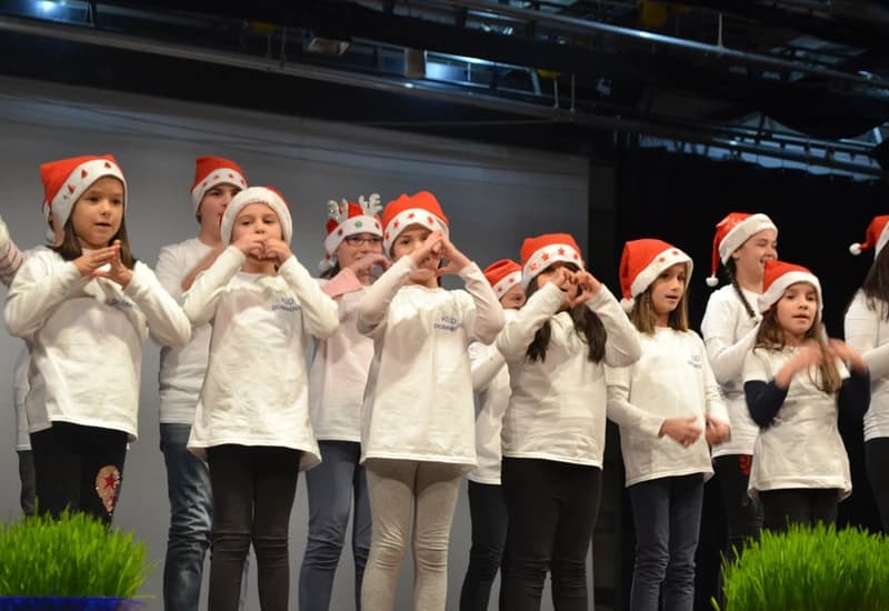 Kulturno-umjetnička društva iz Širokog Brijega organizirali su “Božićnu priredbu malih folkloraša.“