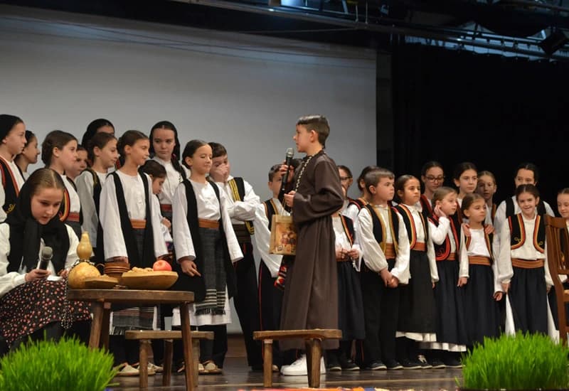 Kulturno-umjetnička društva iz Širokog Brijega organizirali su “Božićnu priredbu malih folkloraša.“