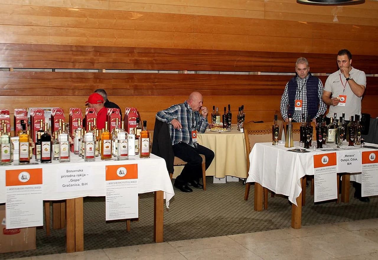 Firme iz BiH, Srbije i Hrvatske na festivalu rakije u Tuzli