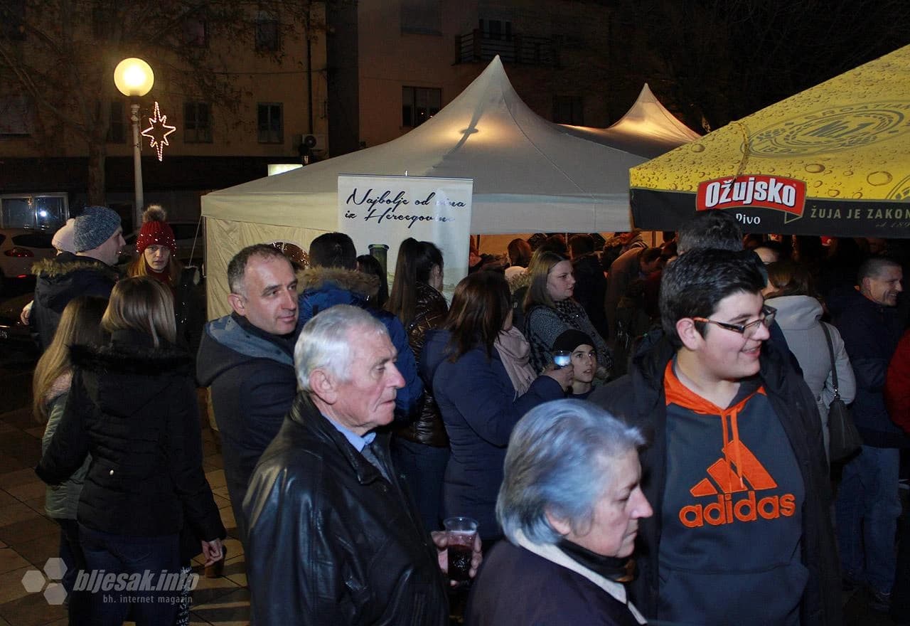 ''Slatki Božić svima'' na Trgu širokobrijeških žrtava