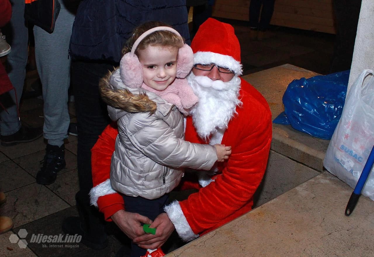 ''Slatki Božić svima'' na Trgu širokobrijeških žrtava