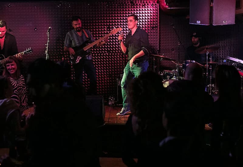 Koncert je počeo pjesmom Sve čega nema