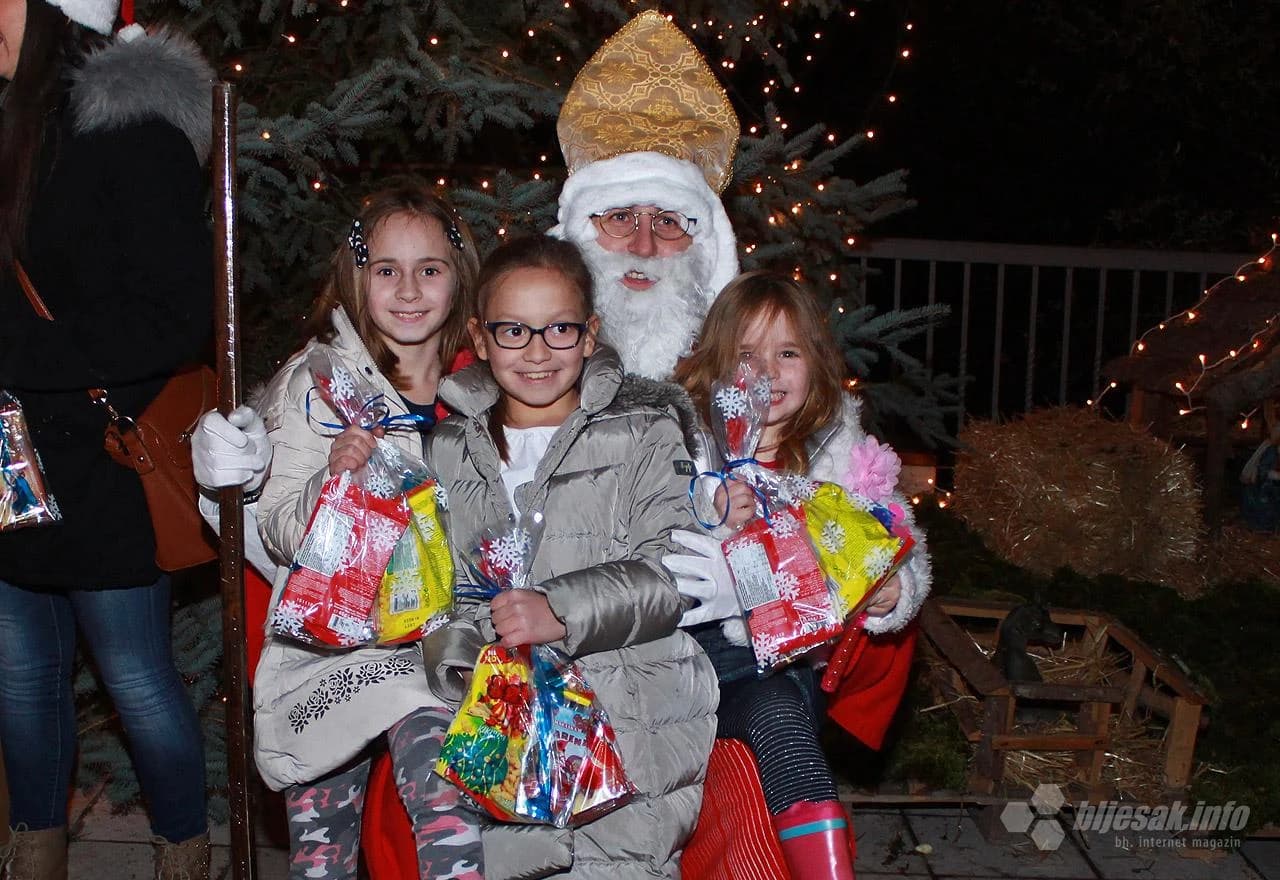 Sveti Nikola razveselio mališane na Trgu širokobrijeških žrtava