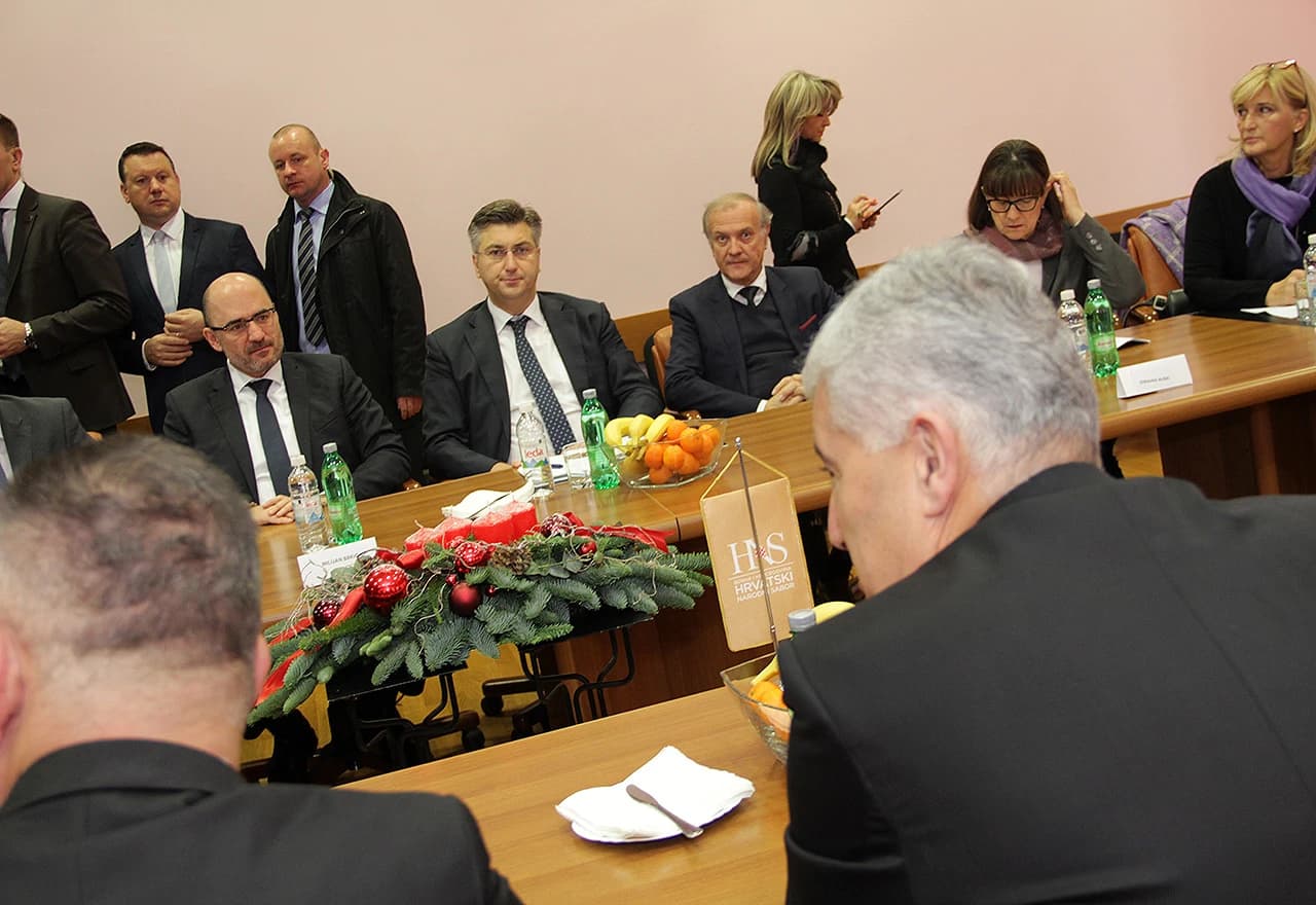 Hrvatski premijer Andrej Plenković  na sastanku u HDZ-u