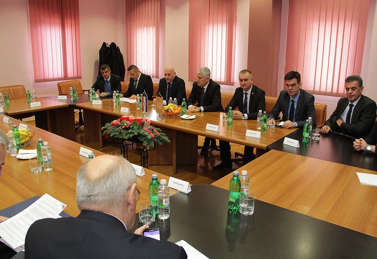 Hrvatski premijer Andrej Plenković  na sastanku u HDZ-u