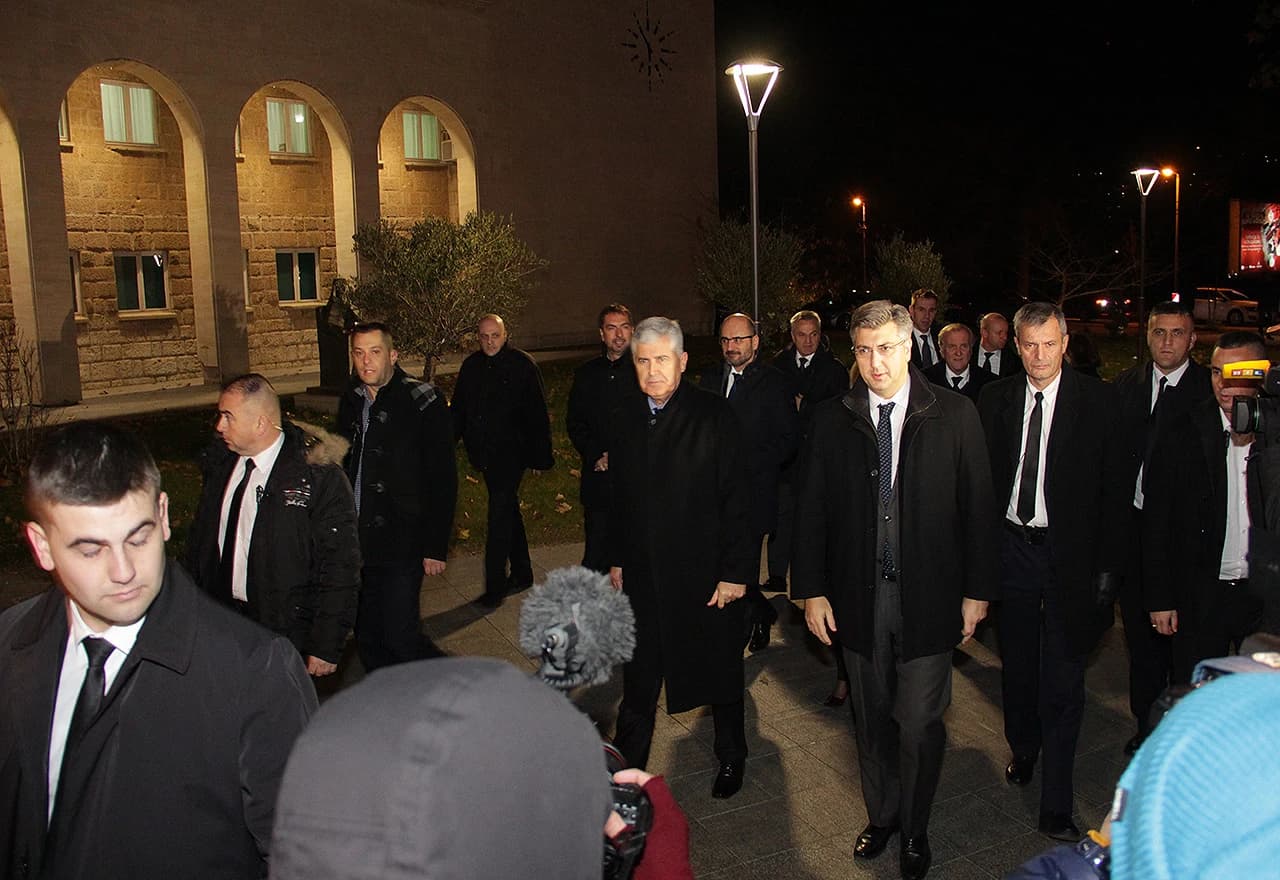 Predsjednik Udruge hrvatskih stradalnika "Grabovica ’93" Josip Držnjak premijeru Plenkoviću ukazao je na zločin počinjen u selu Grabovica