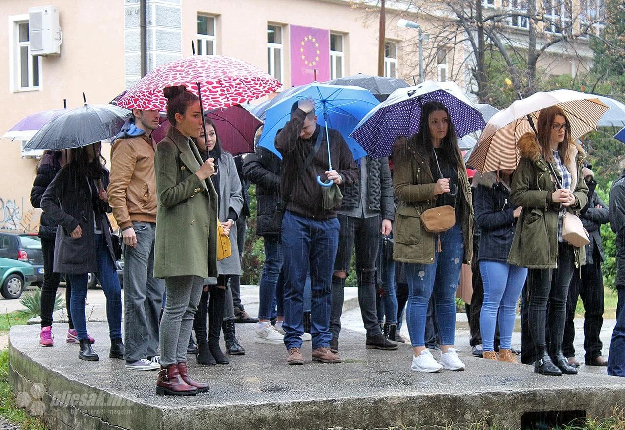 Paljenje svijeća za Praljka na Kampusu