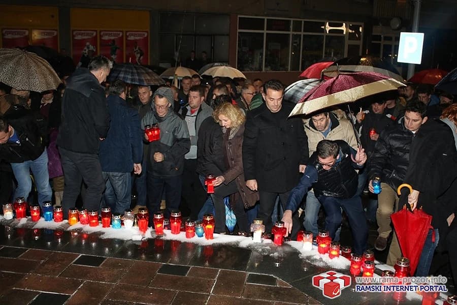 Foto: Zapaljene svijeće u Rami / Rama-Prozor.info