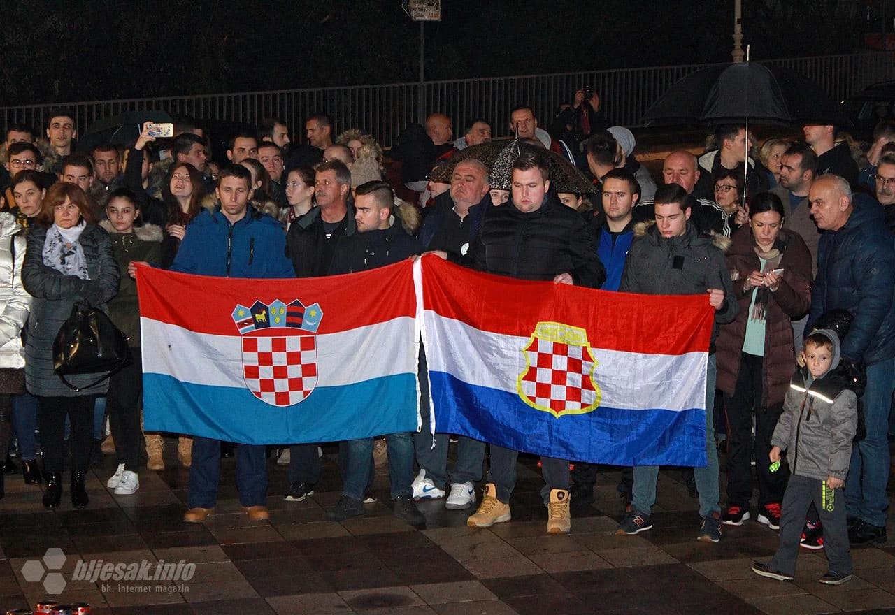 Širokobriježani zapalili svijeće za preminulog generala Slobodana Praljka