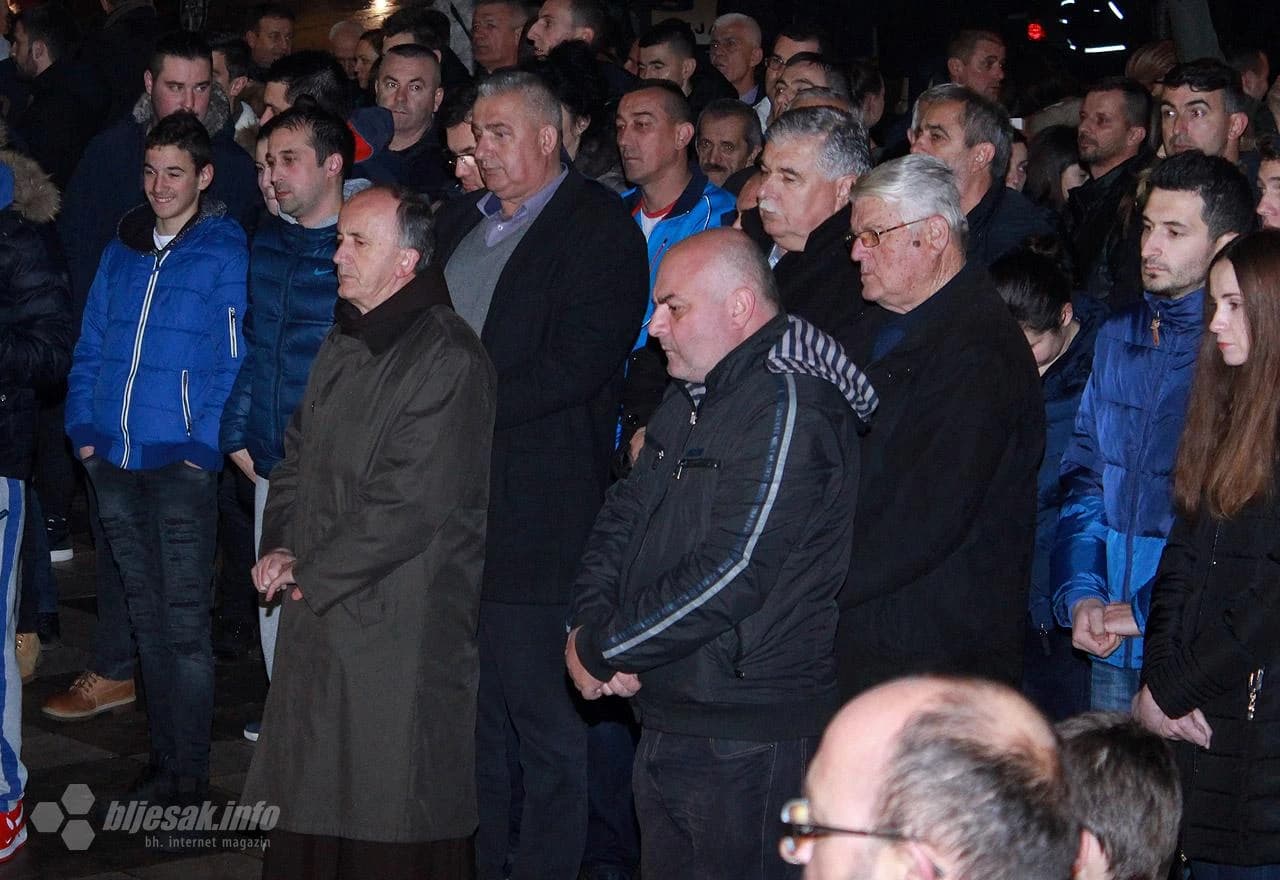 Širokobriježani zapalili svijeće za preminulog generala Slobodana Praljka