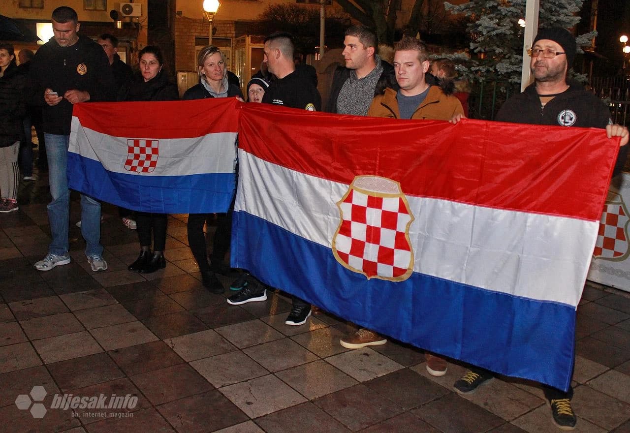 Širokobriježani zapalili svijeće za preminulog generala Slobodana Praljka