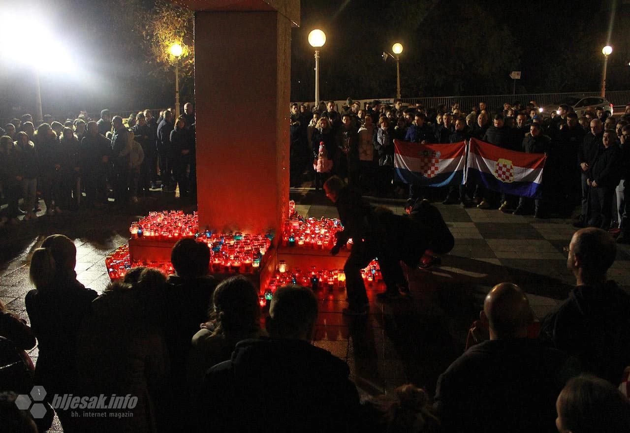 Širokobriježani zapalili svijeće za preminulog generala Slobodana Praljka