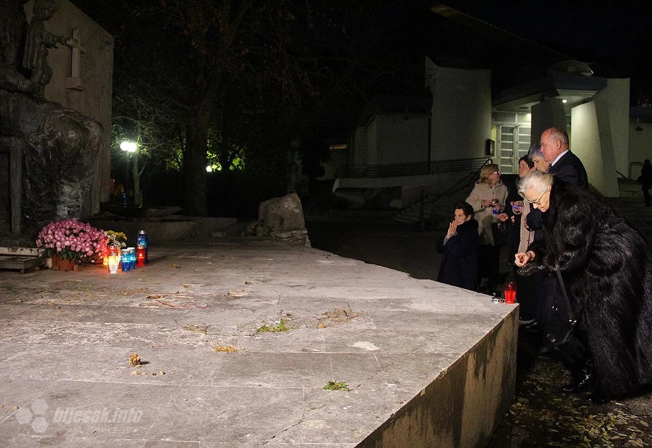 Paljenje svijeća i molitva za šestoricu nekadašnjih dužnosnika Herceg Bosne.