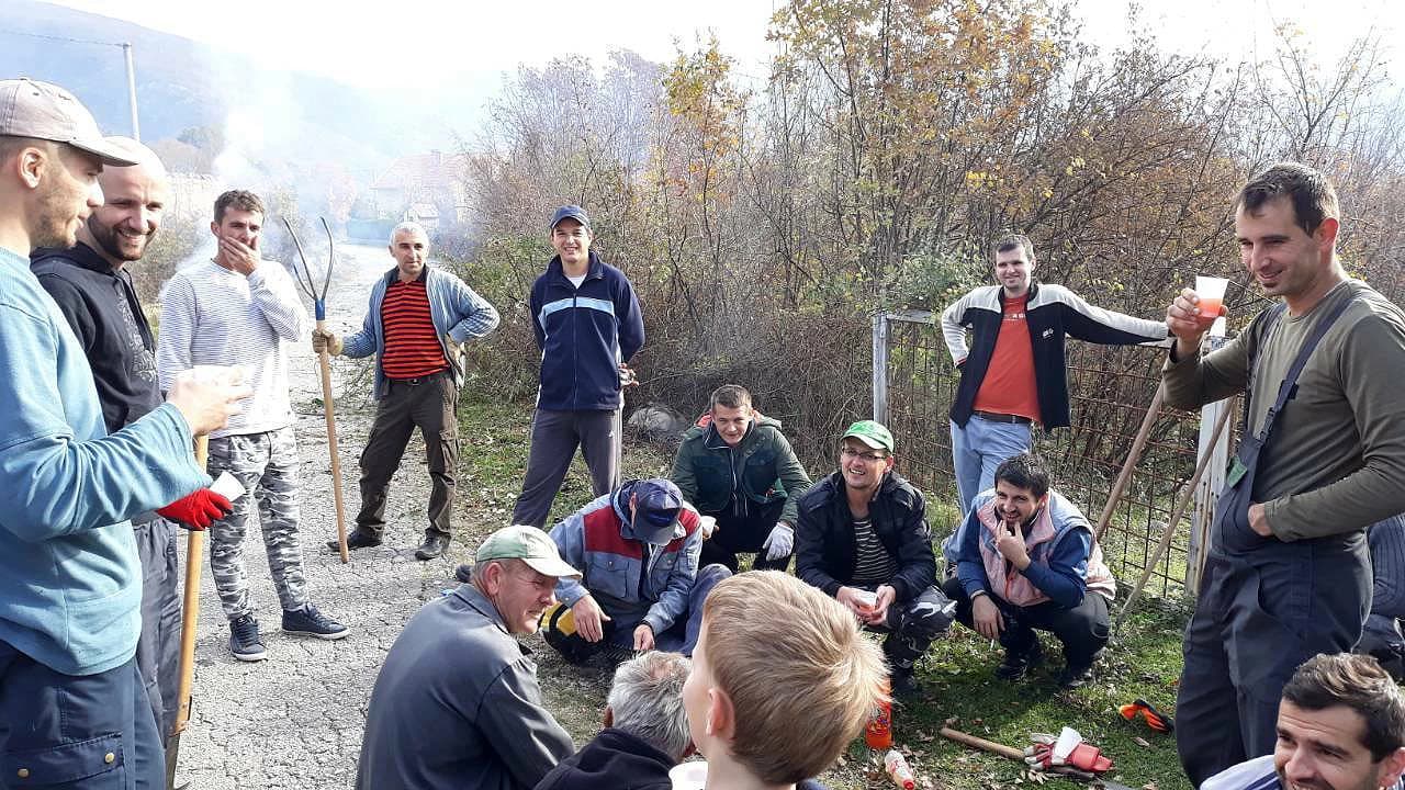 ''Kad se male ruke slože''