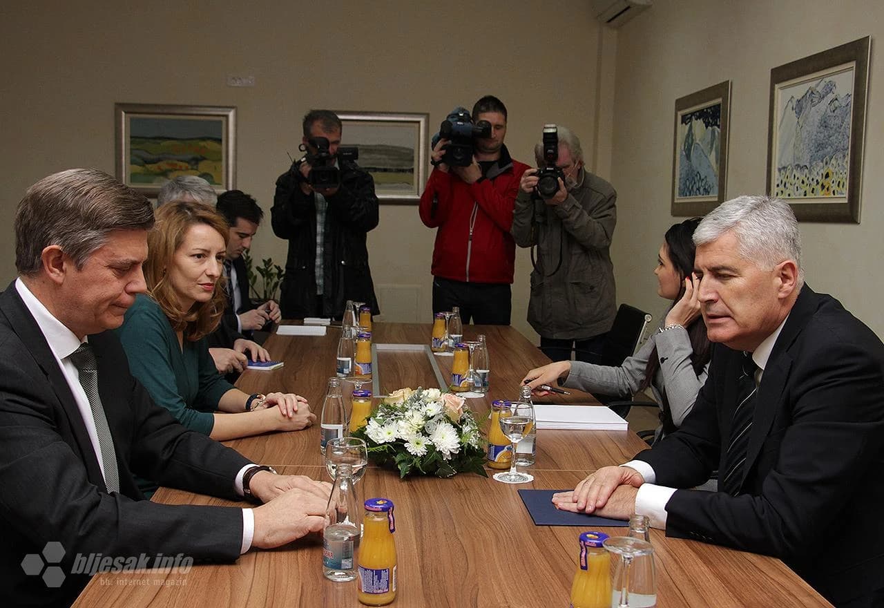 Početak sastanka bio je otvoren za medije 