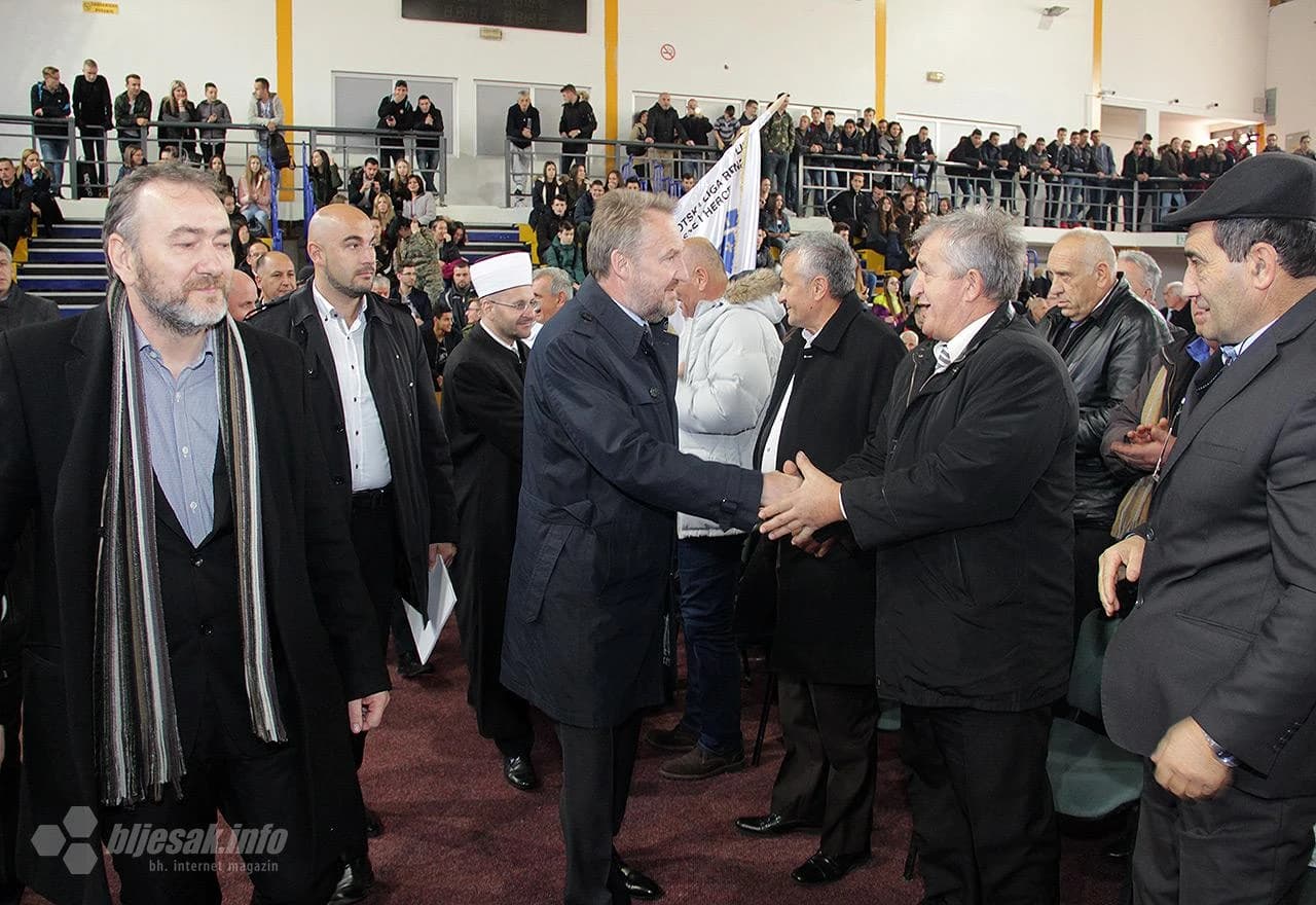 Bakir Izetbegović u Sjevernom logoru