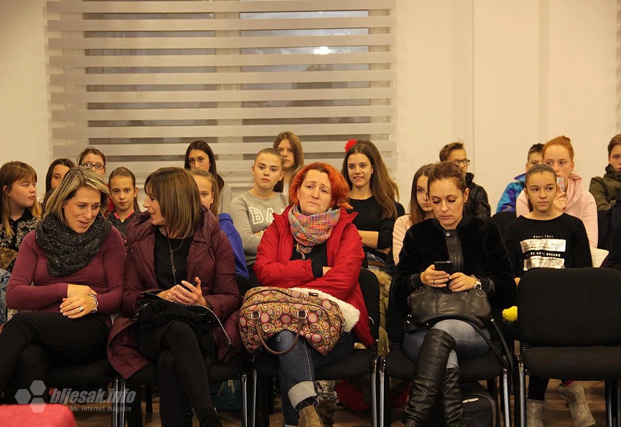 Detalj s predavanja Almira Pope