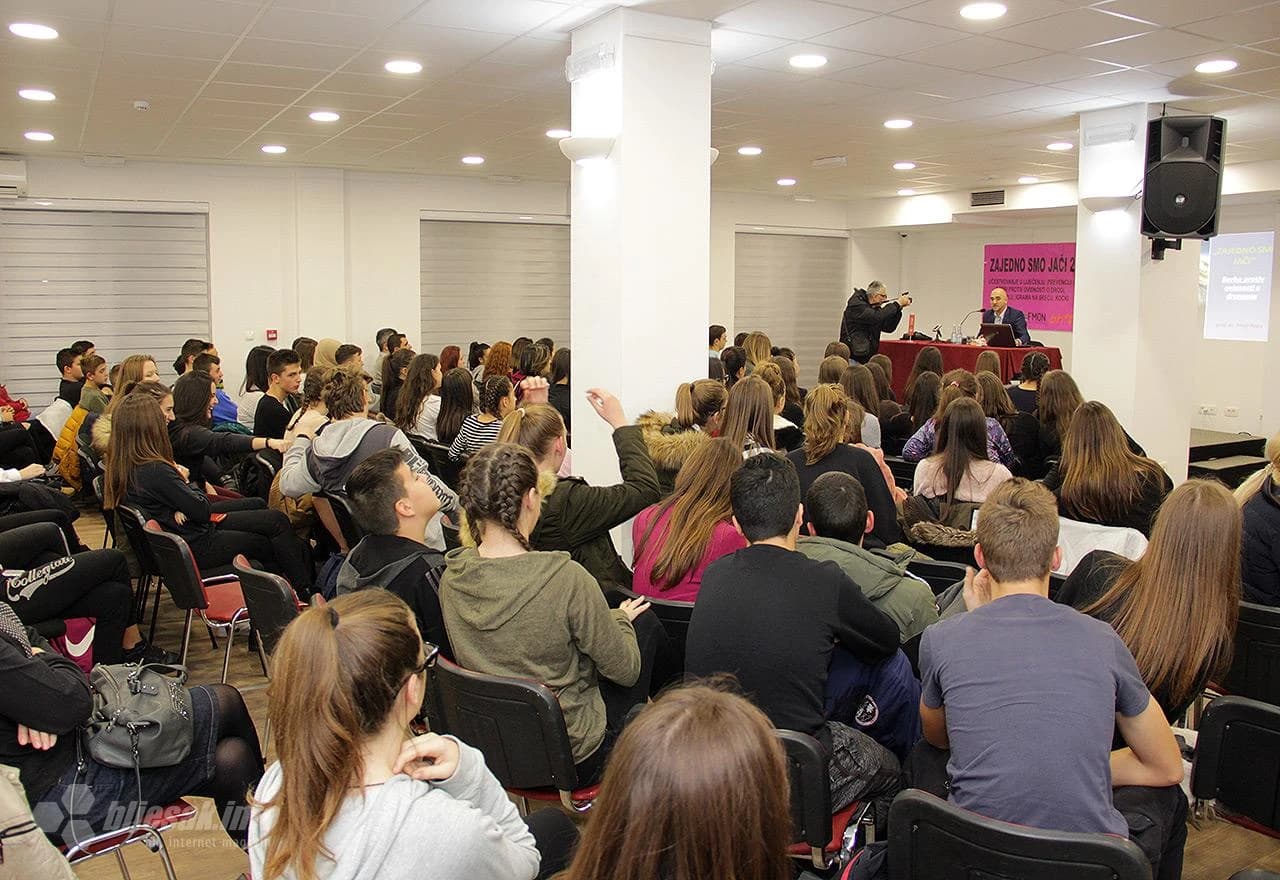 Detalj s predavanja Almira Pope