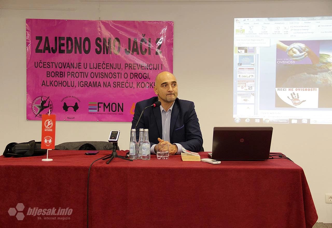 Detalj s predavanja Almira Pope