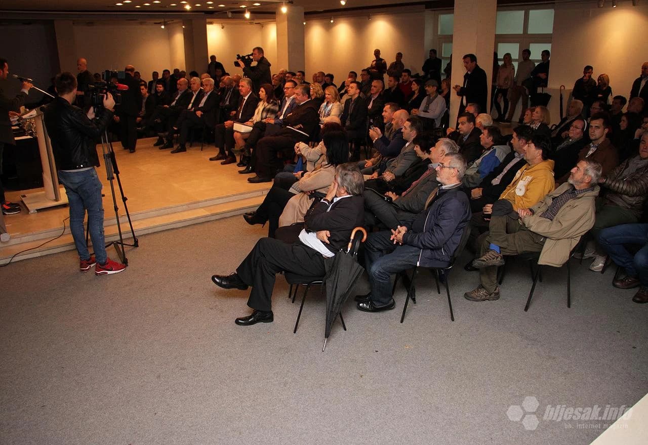 Brojna publika na promociji knjige 