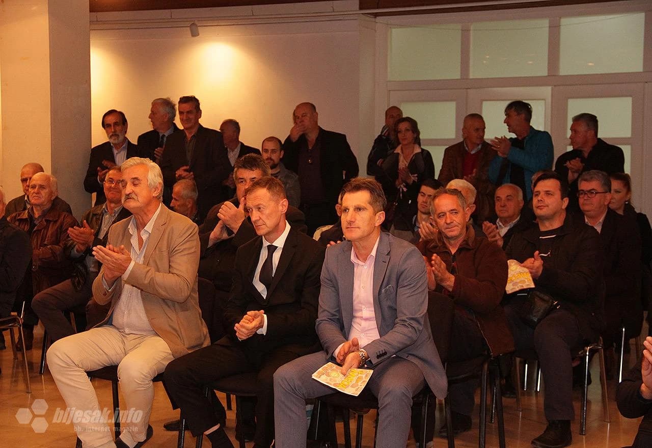 Detalj sa sajma meda