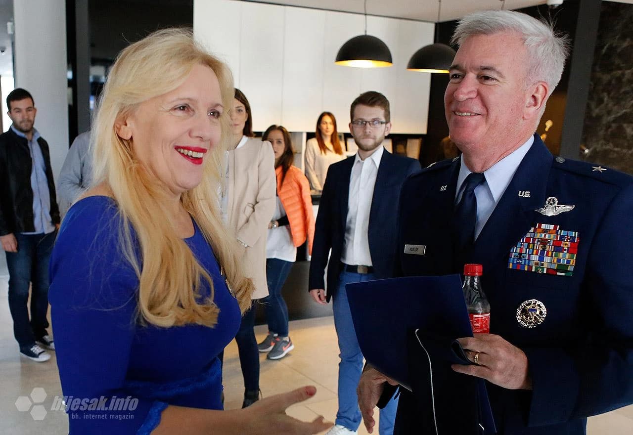 Predsjednica Atlanskog vijeća BiH Dijana Gubta i general Robert A. Huston