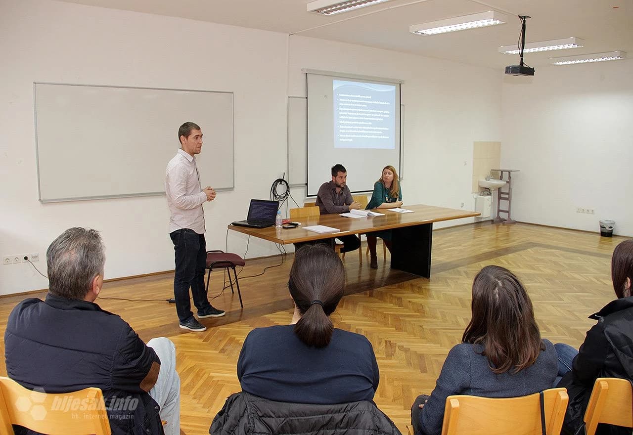 Detalj sa panel diskusije